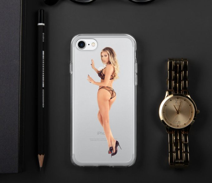 is it weird that I want to have a phone case with myself on it? so cute!   https://t.co/AOisgBjywn https://t<a href="/tag/completelywicked2"class="tags"><span>#completelywicked2</span></a>