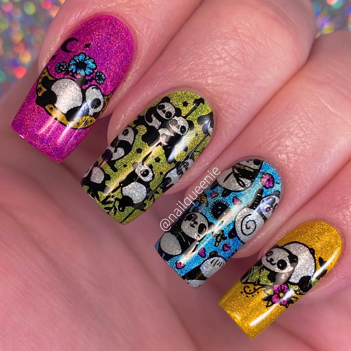 nailqueenie_'s tweet image. Panda bear skittle mani using some @holotaco linear holos and Maniology stamping plate M247!!🐼💖💚💙💛 @nailogical #holotaco #holotaconailart #maniology