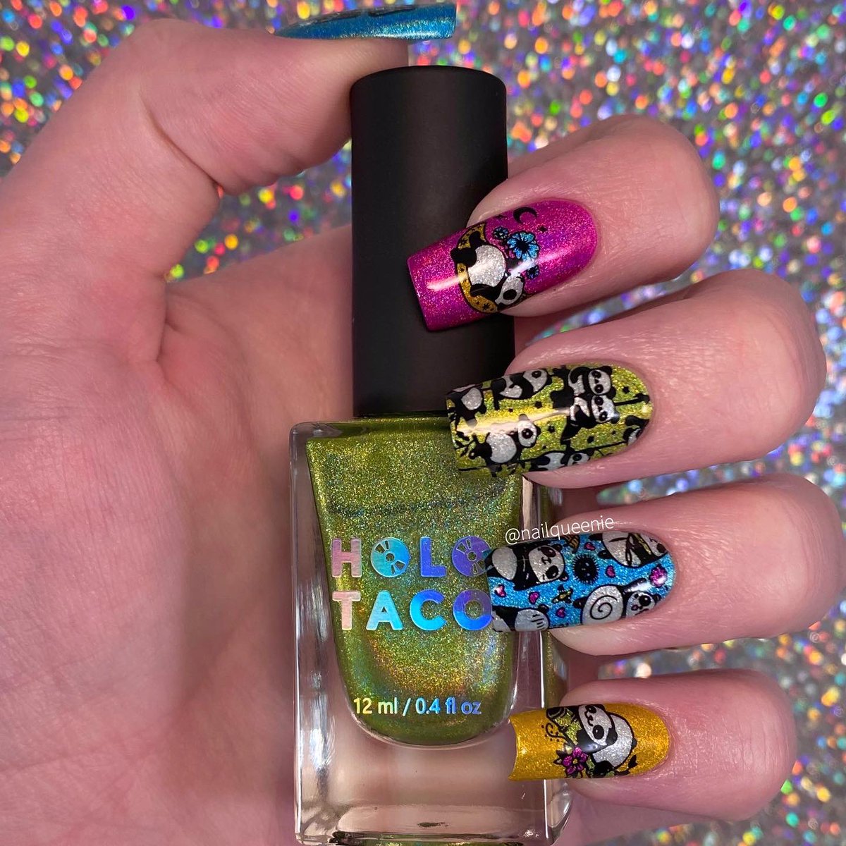 nailqueenie_'s tweet image. Panda bear skittle mani using some @holotaco linear holos and Maniology stamping plate M247!!🐼💖💚💙💛 @nailogical #holotaco #holotaconailart #maniology