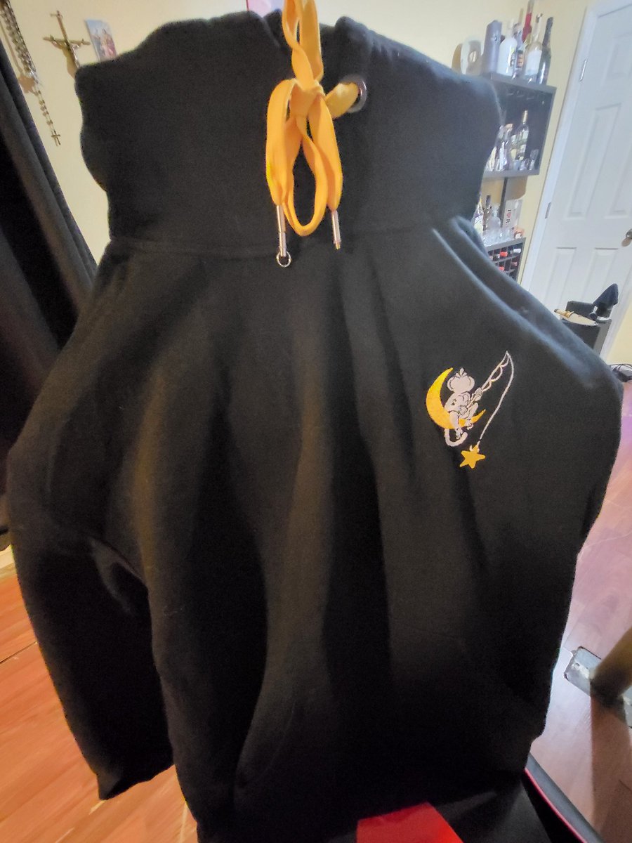 Jonsantos716's tweet photo. getting the official @MoonMonkeyIsle Dreamer Hoodie with yellow drawstrings and Milo fur hits diff ๐๐ฝ๐๐ฝ๐๐ฝ #moonmonkey https://t.co/tBv18Rp4Hx