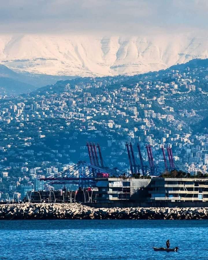 لبنان الحلو الحلو وبس وانتو الفاسدين