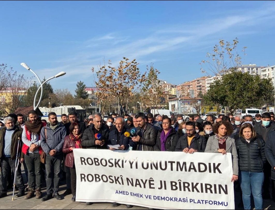 diyartabip's tweet image. Roboski katliamının 10. yıldönümünde Amed Emek ve Demokrasi Platformu olarak basın açıklaması düzenledik. 
EM JI BÎR NAKIN Û NADIN JI BÎR KIRIN!
#Roboski10SalDerbasBu
