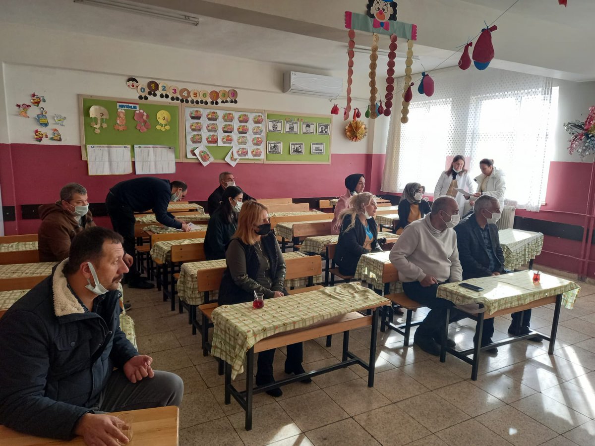 SMFSafiturk's tweet photo. 2021-2022 Eğitim Öğretim yılı Mevsimlik Tarım İşçileri(MTİ) ile ilgili ilk bilgilendirme toplantımız gerçekleştirildi.
@sanliurfammem63 
@KarakopruM 
@SamtiKur https://t.co/RAHpEFdVWR