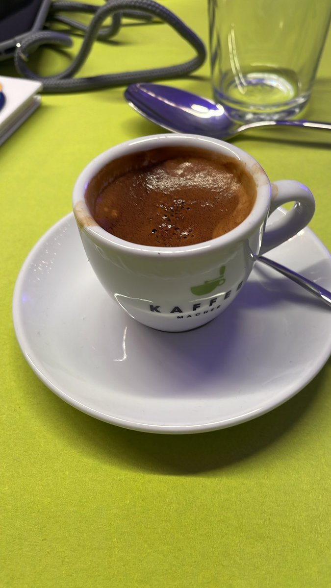 RamonSaladin's tweet photo. Perfekte Espresso von @MoritzBuetzer https://t.co/A8qVnKjgql
