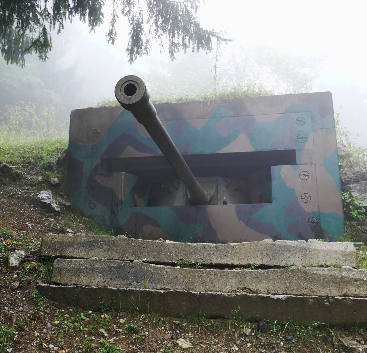 Doppeladler's tweet photo. Panzerturm des Kampfpanzers CHARIOTEER mit 8,34 cm Panzerkanone - unterirdisch verbunkert als Feste Anlage des Bundesheeres (#Bunkermuseum #Wurzenpass). Foto: https://t.co/46JVcwqiov
#charioteer #festeanlagen https://t.co/jw6DQ0PYqI