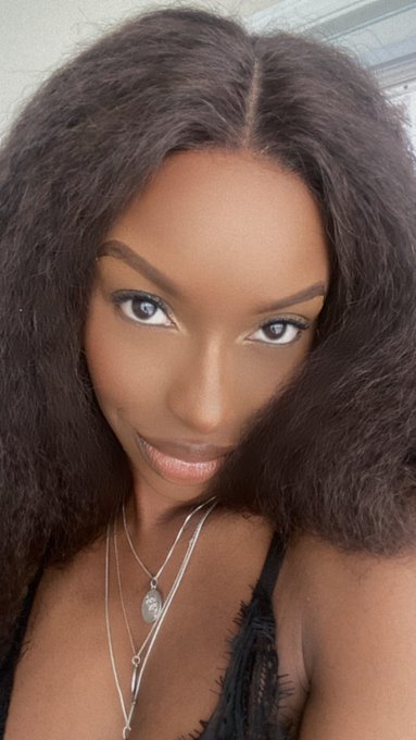 Idk who this is, but I have SO many pictures of her in my phone. https://t.co/hlzdcCQTJD<a href="/tag/savagesummer"class="tags"><span>#savagesummer</span></a><a href="/tag/donteditmyscar"class="tags"><span>#donteditmyscar</span></a><a href="/tag/lipomaremoval"class="tags"><span>#lipomaremoval</span></a>