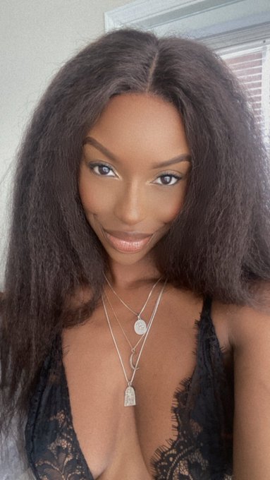 Idk who this is, but I have SO many pictures of her in my phone. https://t.co/hlzdcCQTJD<a href="/tag/savagesummer"class="tags"><span>#savagesummer</span></a><a href="/tag/donteditmyscar"class="tags"><span>#donteditmyscar</span></a><a href="/tag/lipomaremoval"class="tags"><span>#lipomaremoval</span></a>