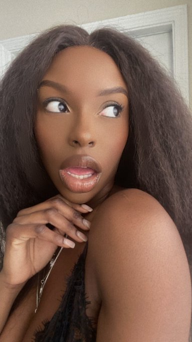 Idk who this is, but I have SO many pictures of her in my phone. https://t.co/hlzdcCQTJD<a href="/tag/savagesummer"class="tags"><span>#savagesummer</span></a><a href="/tag/donteditmyscar"class="tags"><span>#donteditmyscar</span></a><a href="/tag/lipomaremoval"class="tags"><span>#lipomaremoval</span></a>