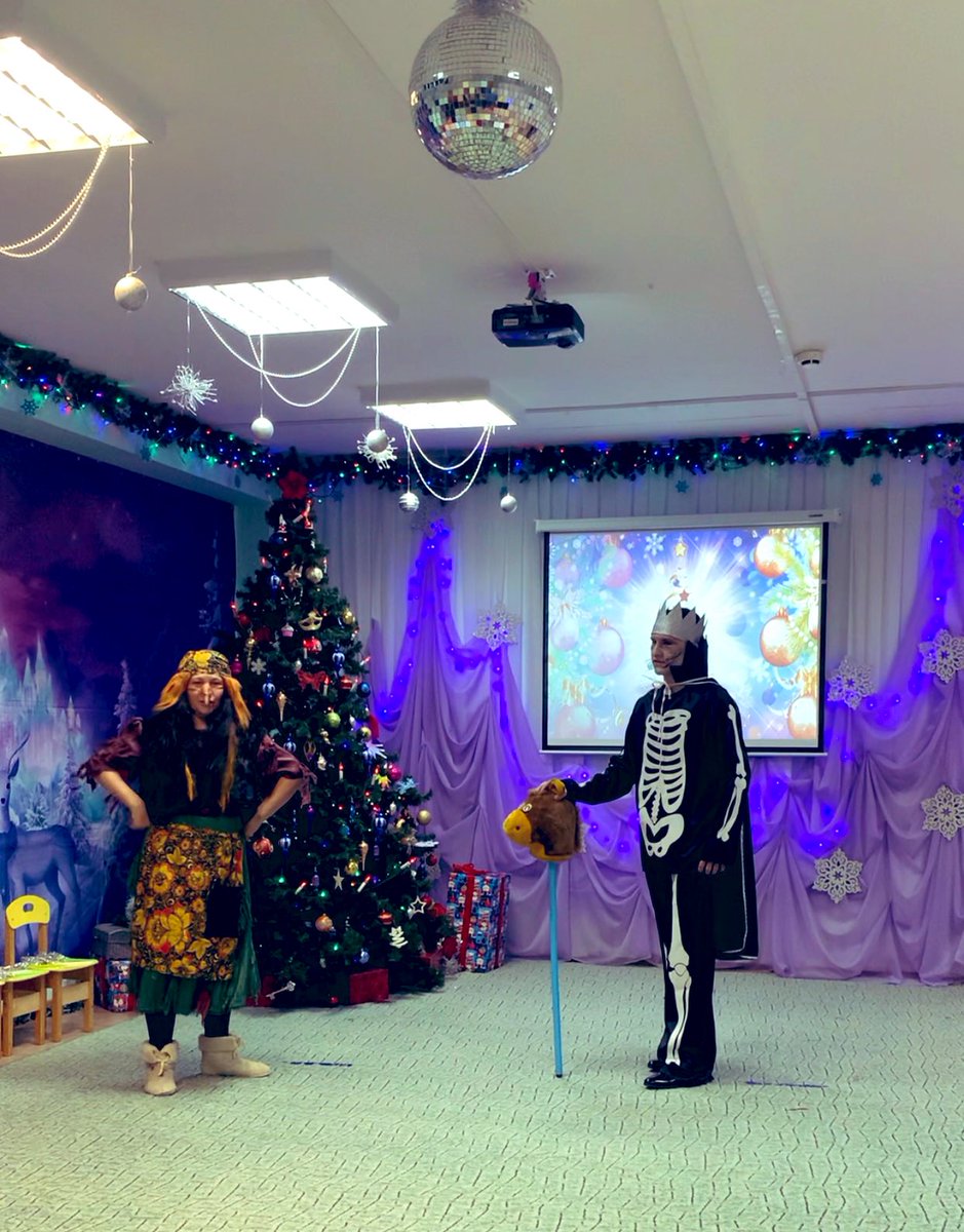 На веселых детских елках 
Чудеса блестят в иголках
И под ёлкой в Новый год
Каждый что нибудь найдёт 
Надо лишь заранее Загадать желание!!!