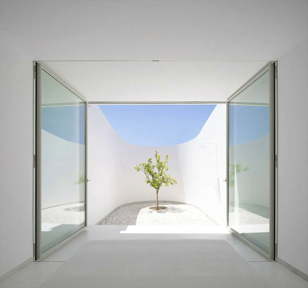 Wherever you are in this #uniquehome, natural light has a strong presence. #interiors  cpix.me/a/136240772