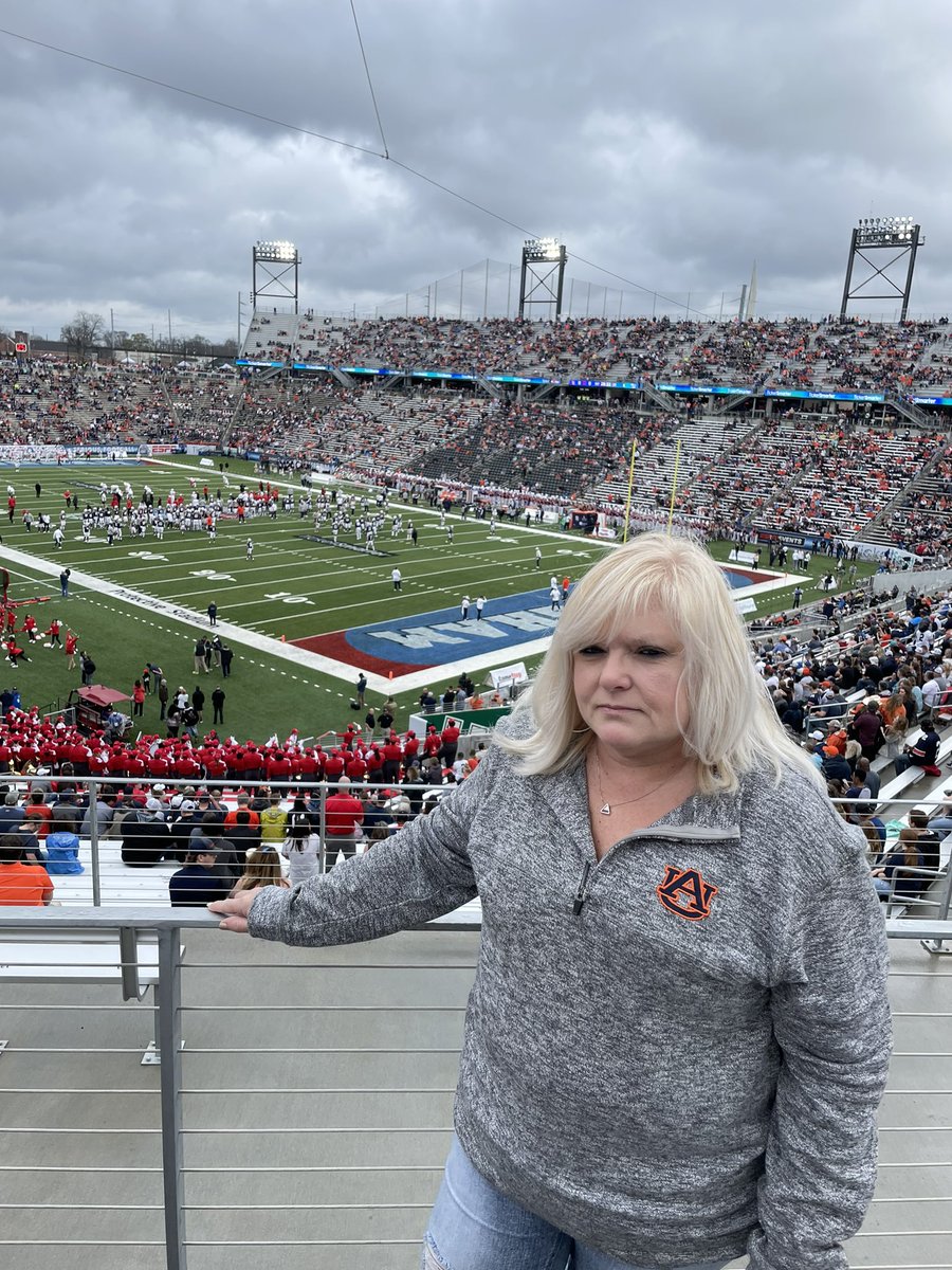 HammondRosa's tweet photo. WDE🧡💙🏈 #birminghambowl  #gamestop https://t.co/btgDWqSIuA