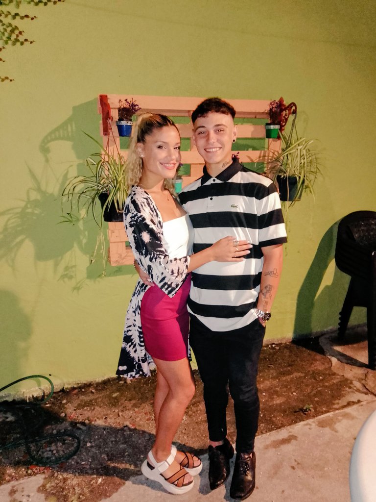 valentinxoliver's tweet photo. Primer juntada/ pasando las fiestas juntos a tres meses de cumplir tres años juntos 💖 https://t.co/JHLGw2OFi0