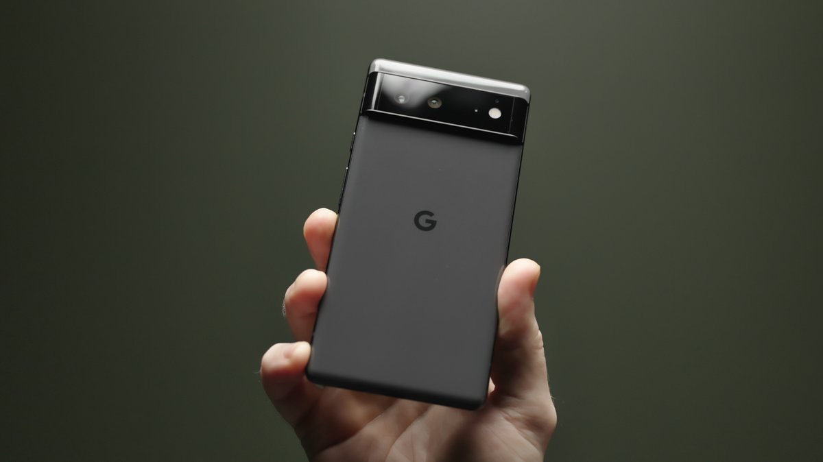 theJaredBusch's tweet photo. Just posted my 60 day review of the Pixel 6!

If you're on the edge wondering if you should buy it or not, this video should help 🙂
https://t.co/JgZxQT83Cu https://t.co/ULnHRKmxLo