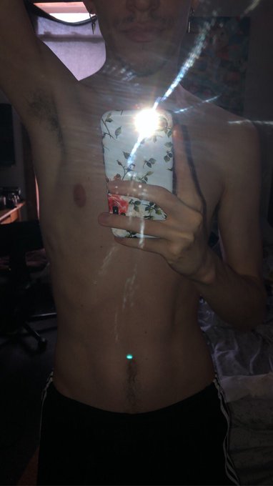 Watch 🧞‍♂️'s leaked NSFW photo on TwXstars