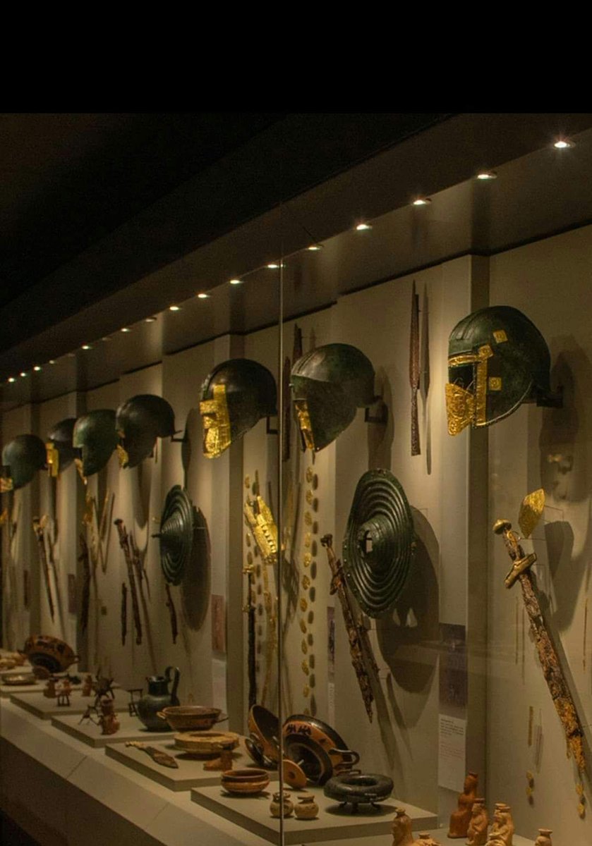 archeohistories's tweet image. An awesome exhibition of ancient Greek armors from warrior tombs with gold-brocaded weapons and jewelry 

Archaeological museum of Pella, Greece

#archaeohistories