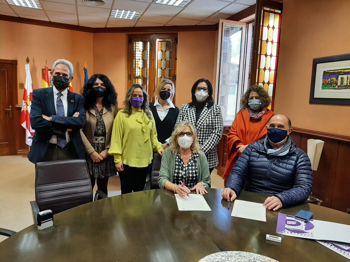 La #ViolenciaDeGenero nos atañe a toda la sociedad. La adhesión de <a href="/CEOS_CEPYME/">CEOE-CEPYME HUESCA</a> a la campaña #PuntoVioleta de <a href="/IgualdadGob/">Ministerio de Igualdad</a> visibiliza el rechazo de las empresarias y los empresarios del #Altoaragón a la #ViolenciaMachista. #NoEstásSola #somosbpw