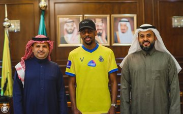 تعليق عبدالله الخبيري تجديد تعاقده