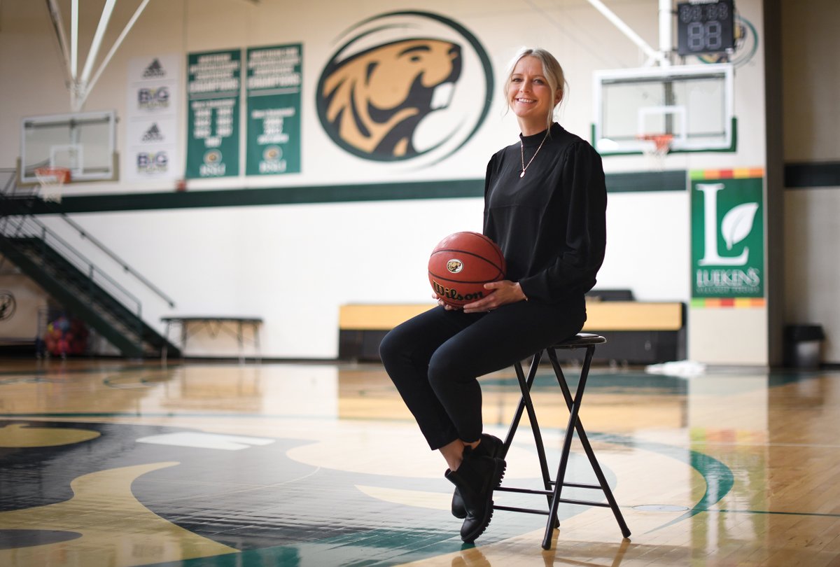 BemidjiSports's tweet photo. Do good, feel good: Chelsea DeVille, wearer of many hats, named Pioneer Sportsperson of the Year https://t.co/IzP84ZQWAp https://t.co/yJxRjG3def