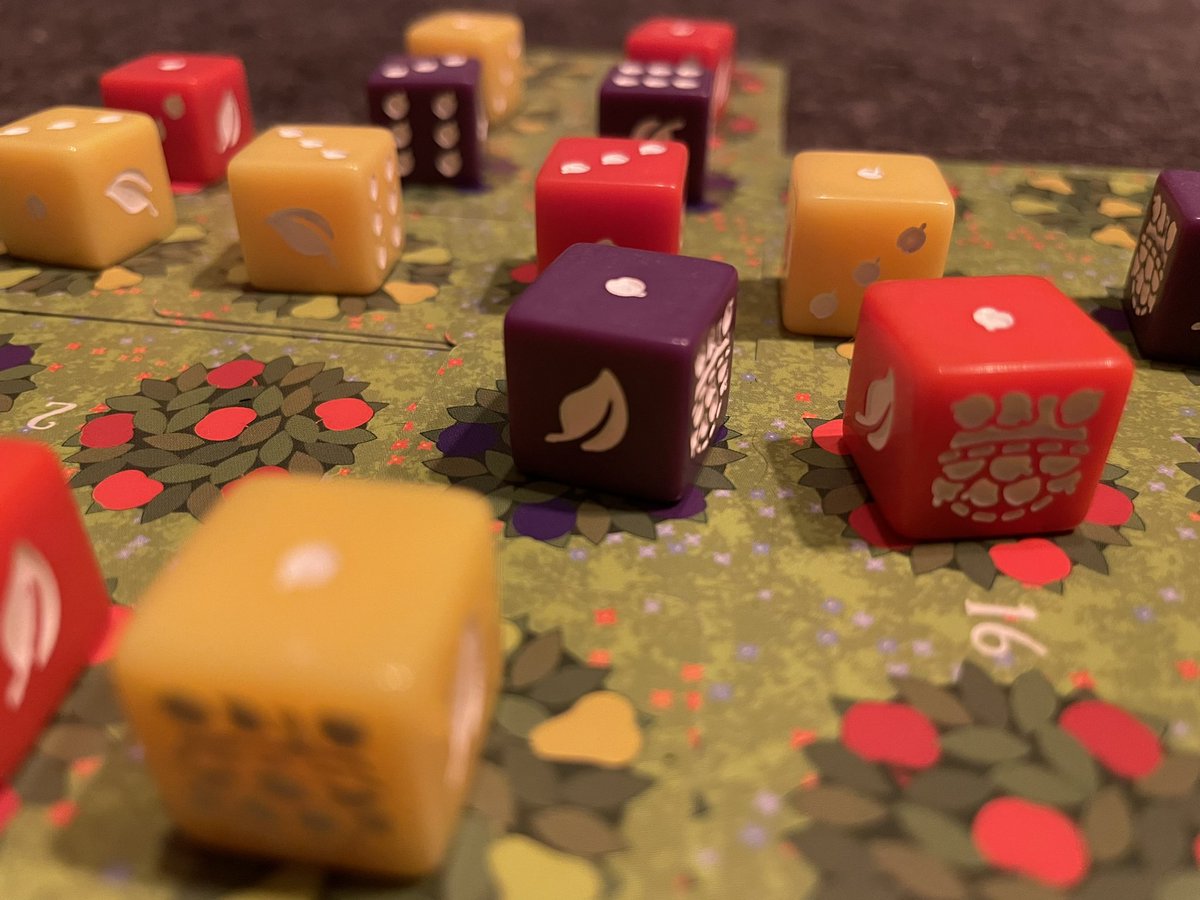 lottalynx's tweet photo. #SpielenBisNeujahr heute mit #WelcomeToTheMoon, #Flippermania und #Obsthain. Eher leichte Kost. Mal gucken, was morgen auf den Tisch kommt. Ich liebäugle ja schon mit #ArcheNova, aber #Paleo und #GlenMoreII stehen auch hoch im Kurs. https://t.co/5AshDAaYz4