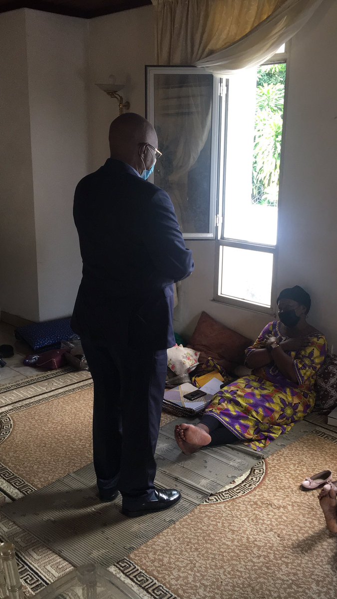 kumumbeya's tweet image. #RDC | 28.12.2021. L’honorable @EwangaOfficiel accompagné des hauts cadres du Front Citoyen pour la République, s’est rendu au docile familial de Monsieur constant NDOM N’DA OMBEL pour consoler la famille et présenter ses condoléances en hommage à ce dernier qui fut SG du #FCR.