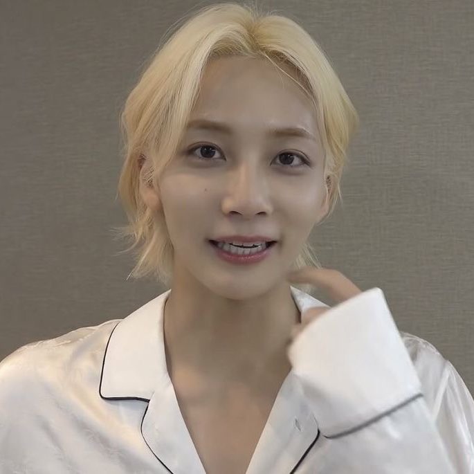 ⠀
                 
                 temp pinned.
                 new acc but not new to rp.⠀⠀
                 like and rt to be mutuals. 

⠀