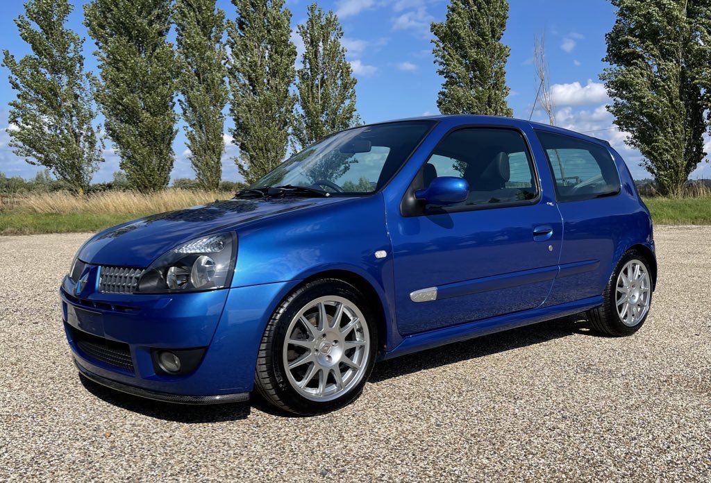 perfectionvalet's tweet image. A very popular car from this year, and rightly so, was this little Renault Clio Cup. Having never received a ‘Detail’ it was completely transformed.. All in a day. #pv2021