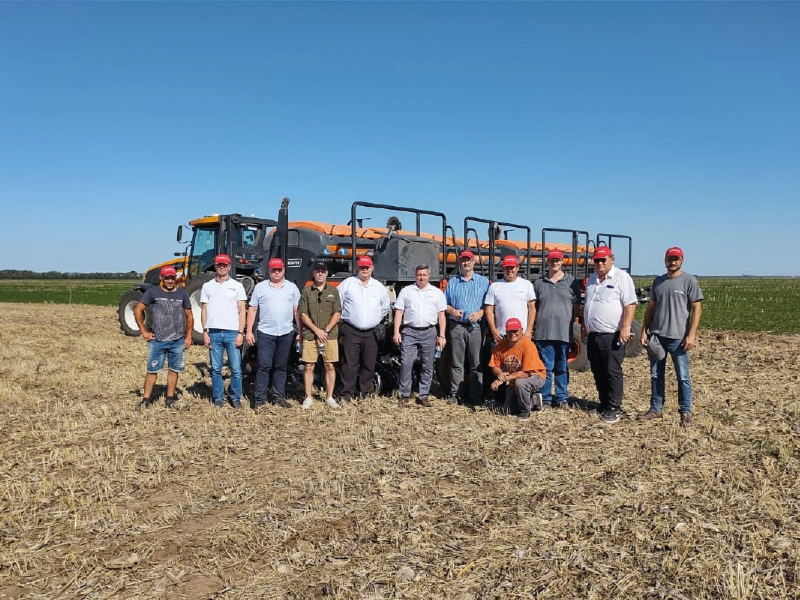 AFAMACArgentina's tweet photo. En diciembre, los #SociosAFAMAC que conforman Argentech Group recibieron la visita de los directivos de Gomselmash, uno de los fabricantes de #MaquinariaAgrícola más grandes del mundo. ⬇️

#Internacionalización #MaquinariaAgrícolaCordobesa https://t.co/LABwFNk6bU