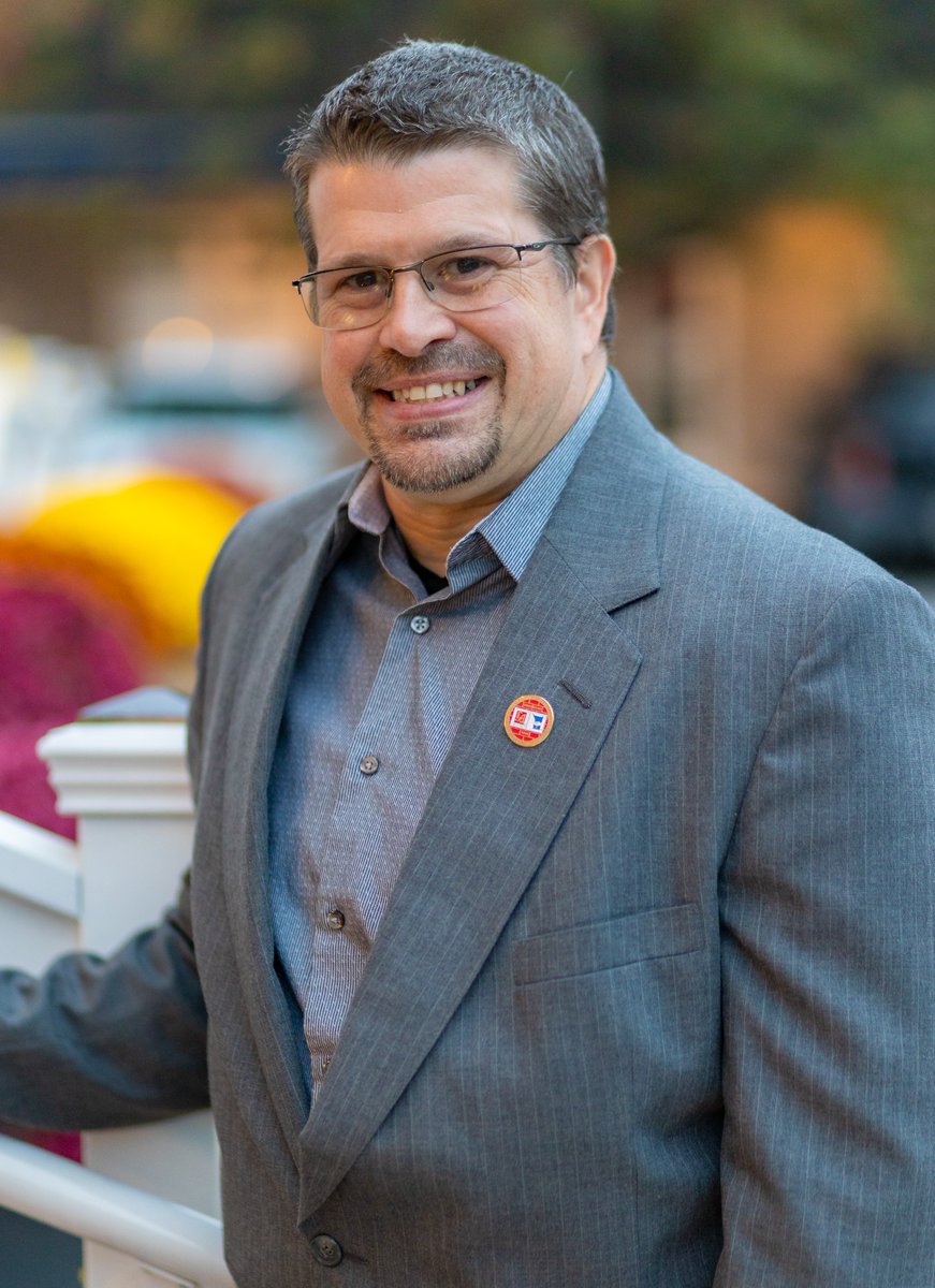 imiweb's tweet photo. “Graduating and becoming a certified instructor is a bigger accomplishment than I thought it would be in the beginning. I’ve made friends that I’ll have for the rest of my life. It is an honor to be part of the graduating class of 2021" - Michael Hyatt 2021 ICP Graduate ⚒️🎓 https://t.co/n8XWabDiyK