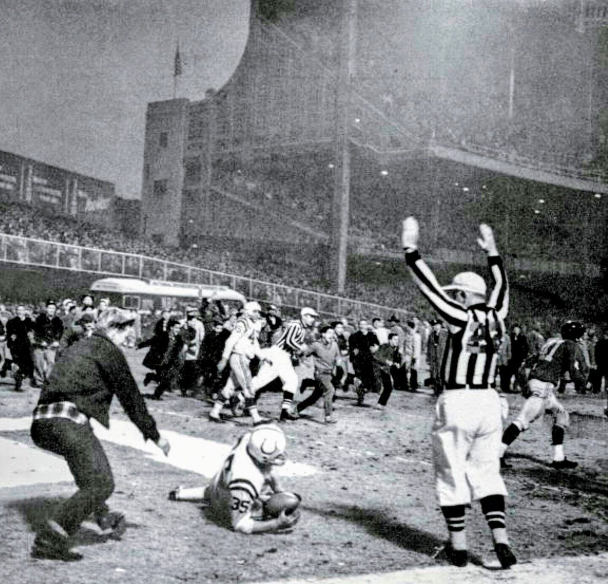 The date of DECEMBER 28 witnessed two of the most indelible moments in #NFL history:

1958 NFL CHAMPIONSHIP - 