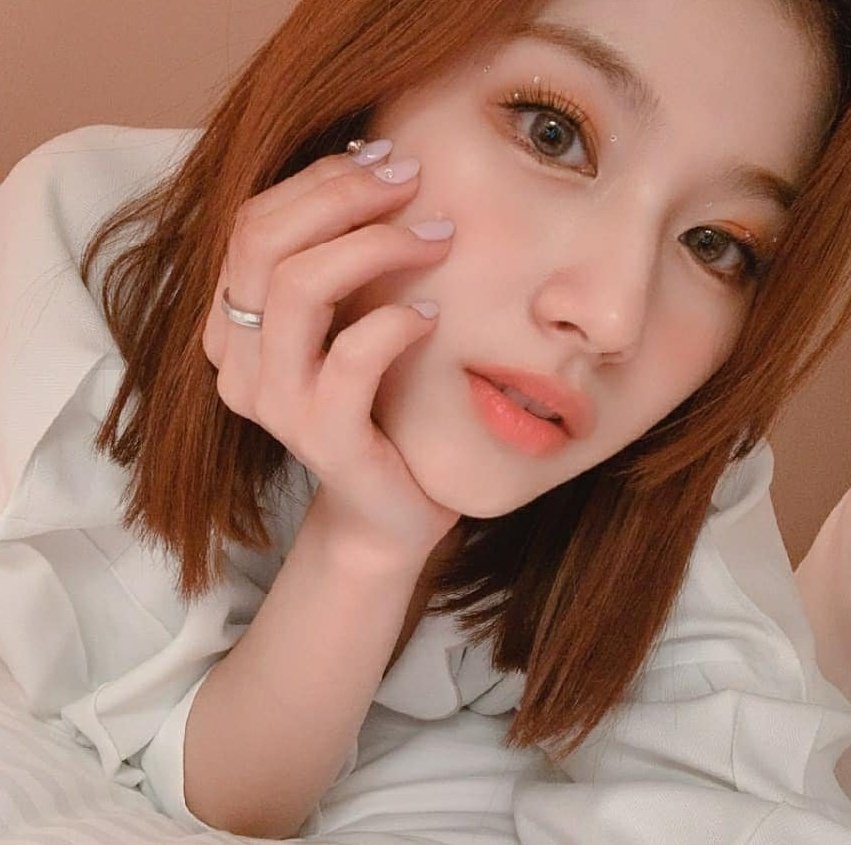 sanapics's tweet photo. it’s literally her thing
OUR SUNSHINE SANA
#BloomingSANAday
#샤샤공주_생일축하해 https://t.co/UWBLWl5Rvy