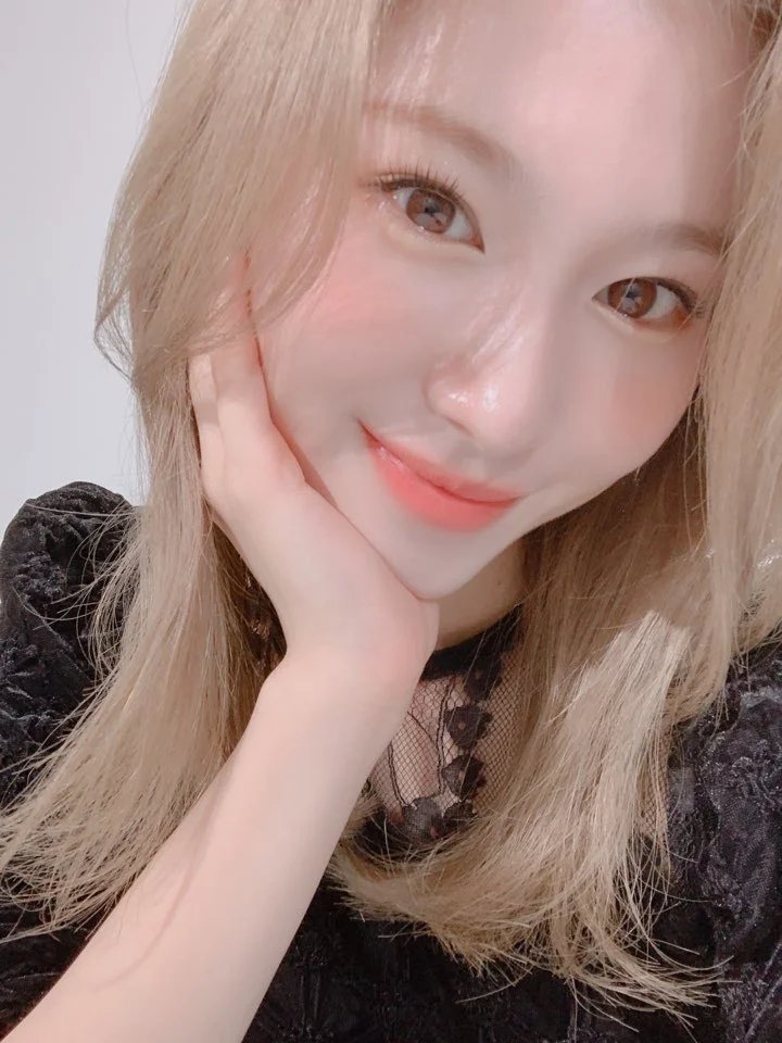 sanapics's tweet photo. it’s literally her thing
OUR SUNSHINE SANA
#BloomingSANAday
#샤샤공주_생일축하해 https://t.co/UWBLWl5Rvy