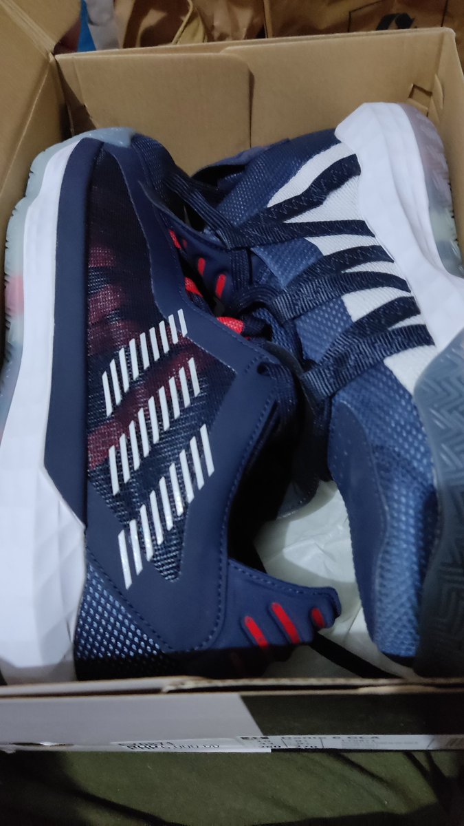 JPineda_08's tweet photo. Hey @Dame_Lillard , I'm a big fan of yours. I finally got your shoes. Been wanting your shoes since Dame 1. But i needed to wait until the 6th.

Much love from the Philippines! https://t.co/m3nkVGmLnn