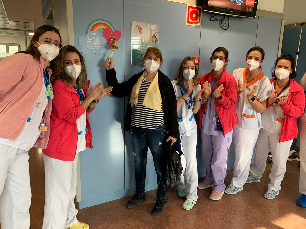#CampanasPorLaSalud repican en el @HospitalManises para celebrar la última sesión de quimioterapia 
Esta iniciativa de <a href="/Mporlasalud/">Músicos por la Salud</a> es una forma de demostrar la felicidad de quien ha finalizado el tratamiento y, a su vez, transmitir esperanza❤️❤️❤️