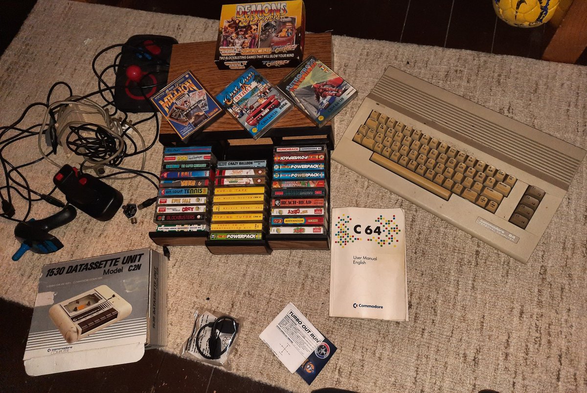 JasparPowell's tweet photo. Cannot believe I have just found a Commodore 64 in my parents loft that I had no idea was there for the last 28 years 🙈😭😮 neither of my parents even know how it got there wtffff

#RETROGAMING #Commodore64 https://t.co/sGedpJbn6Y