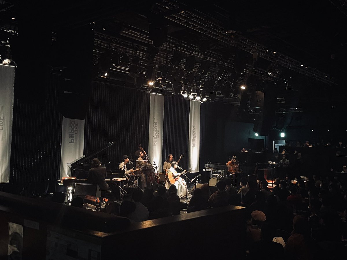 kanekoayanoinfo's tweet photo. 「カネコアヤノ Billboard Liveワンマンショー 2021」大阪公演にお越しいただいた皆様、Billboard Live OSAKAスタッフの皆様ありがとうございました🌟

本年のライブは本日で終了。
いつも楽しいお時間ありがとうございます◎

~special band ~
gt 林宏敏
ba 本村拓磨
dr Bob
per 濱野泰政
pf 永井秀和 https://t.co/VOhC3CL8wQ