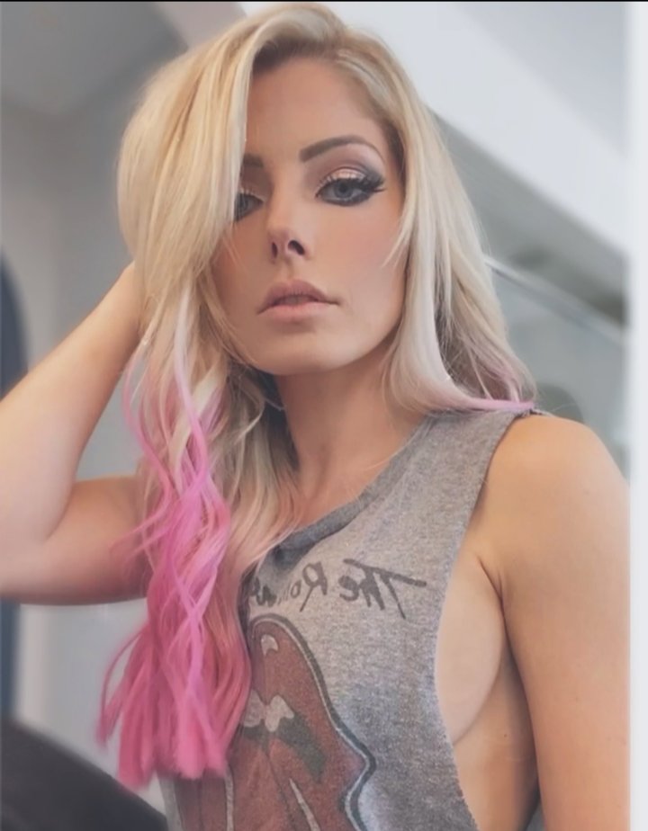 DanNilesWrestle's tweet photo. Anybody else miss Alexa Bliss?
#WWERaw https://t.co/xase2yw2AA