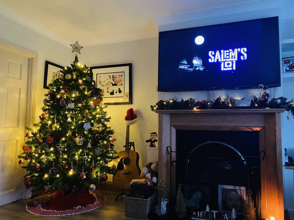 LetChristy's tweet photo. People accuse me of being a creature of habit !! I donโt get it at all ๐๐ฌ๐งโโ๏ธ.. #salemslot #benmears #davidsoul #lancekerwin #markpetrie #dannyglick #stephenking #jamesmason #horror #vampire @DavidRSoul @TeamDavidSoul @LetChristy https://t.co/9YchKxIjCe