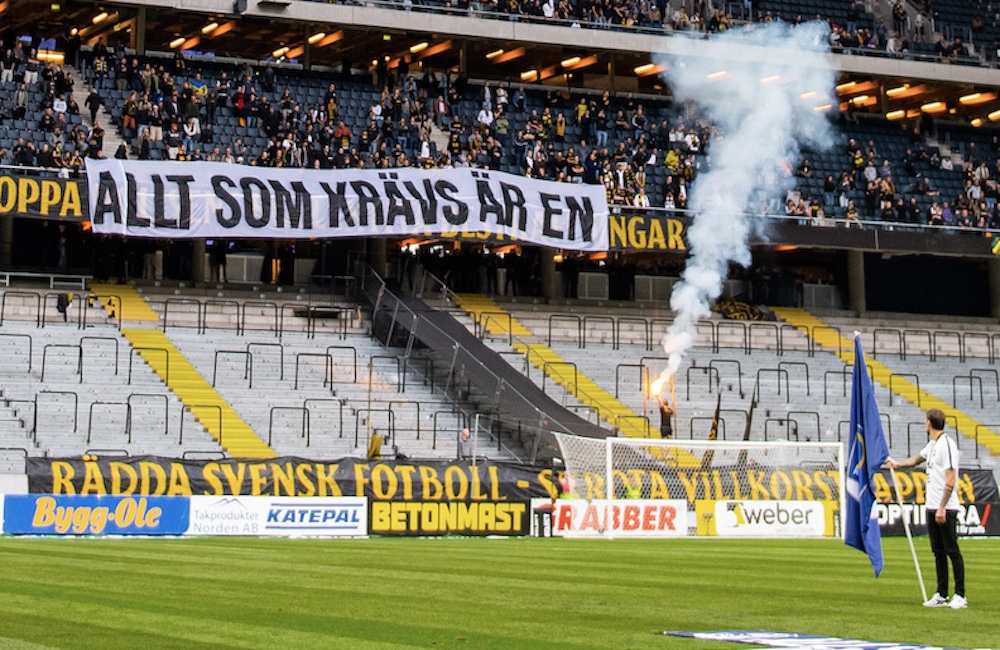 2091AIK's tweet photo. 2. DEN ENSAMME BENGALBRÄNNAREN
Dagens AIKare blev en stark symbol i kampen mot villkorstrappan, som polisen åsidosatt viktigare uppgifter för att upprätthålla. Samtidigt som korståget mot svenska ståplatser la man ner kampen mot grov brottslighet. (28/12)
https://t.co/H9qMTcClc8 https://t.co/nFx833KvQn