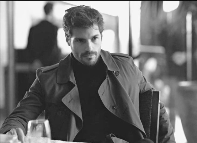 yildzacar's tweet photo. 𝐄𝐧𝐞𝐦𝐲'𝐬 𝐃𝐚𝐮𝐠𝐡𝐭𝐞𝐫 | 𝐀𝐔 𝐌𝐮̈𝐣𝐆𝐢𝐫

 Cihangir Tepeli sempre teve uma atração por Müjde Akay, que conhece desdo ensino médio, filha de İskender Akay, o maior inimigo de seu pai İlhan Tepeli. Eles se reencontram por acaso e isso mexe com os dois.... https://t.co/F7sNEbs3md
