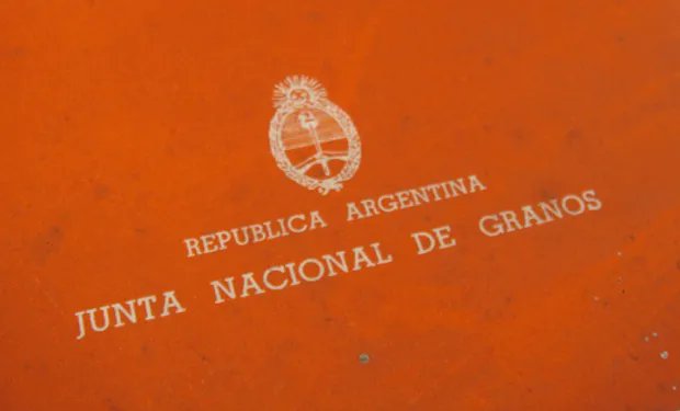 cabezacasals's tweet photo. En noviembre de 2022 vence la concesión a manos privadas de los los silos y elevadores de granos de la Junta Nacional de Granos situados en Puerto Quequén.

Los únicos de su condición que aún pertenecen al patrimonio público de la Nación.

Abro hilo ⬇️ https://t.co/16nofgNfWR