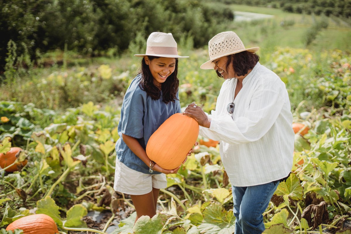 Today, fertilizers feed around 50% of the 🌎 

As we move into 2022, let us recognise that this would be impossible without:

🌱 input suppliers
🚚 distributors
🏭 processors
🌽 farmers
💰 traders

…and many others!