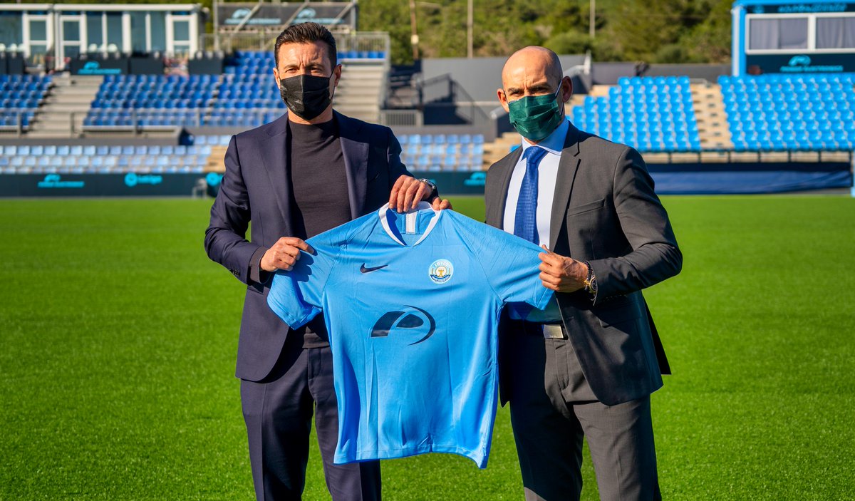 🤝✅ Paco Jémez (<a href="/PacoJemez10/">Paco Jémez</a>), profesor de <a href="/centedacademy/">CENTED Academy</a>, ha sido presentado como nuevo entrenador del <a href="/ibizaud/">UD Ibiza 🩵</a> 

💪 ¡Mucha suerte en #CanMisses, míster! 

#FamiliaCENTED #PrimeroTú