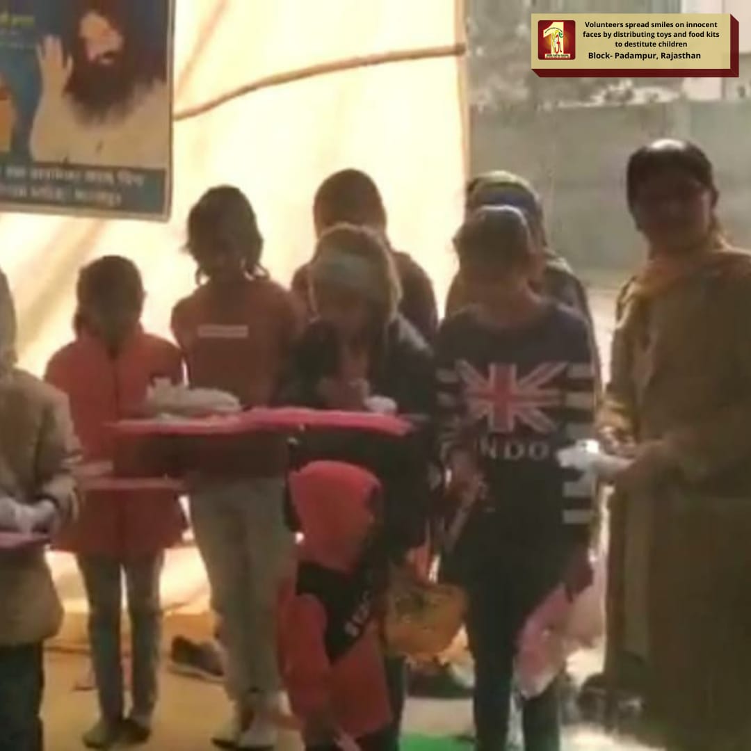 DSSNewsUpdates's tweet photo. Smile On Innocent Face- Distributing toys &amp; food kits to destitute children following the guidance of Saint Dr. @Gurmeetramrahim Singh Ji Insan | Block: Padampur, Rajasthan
#SpreadingSmile #SpreadLove #SpreadTheJoy #Smile #toys #ToysBank #FoodBank #SmileOnInnocentFace https://t.co/gcNBgHTamd