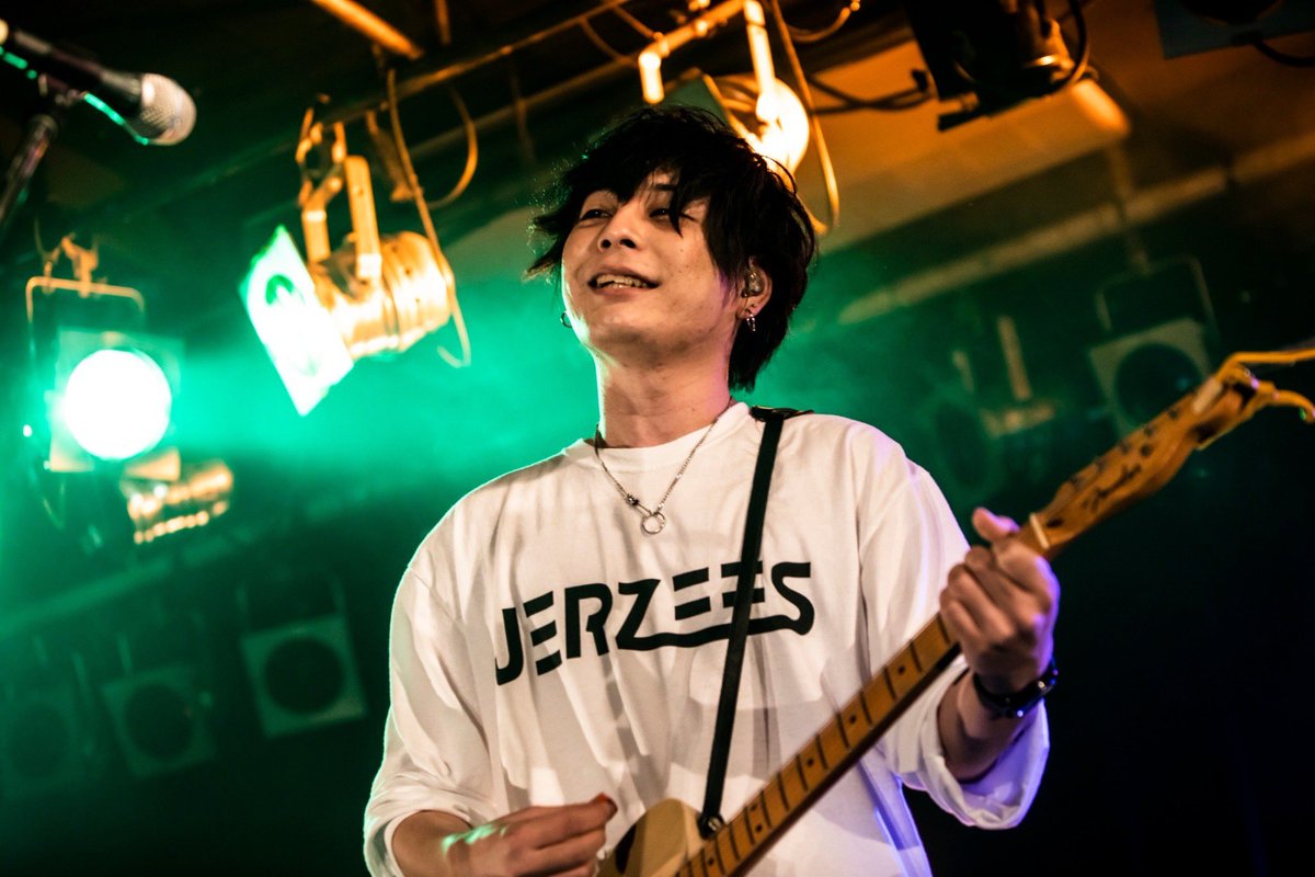 masaharuhto's tweet photo. ロックバンドらしくライブハウスで今年を締めくくる。
2021生き抜いた全ての人。僕ら一人一人がドラマだゼ。
来年もよろしくお願いします。 https://t.co/tCFIT0aElO