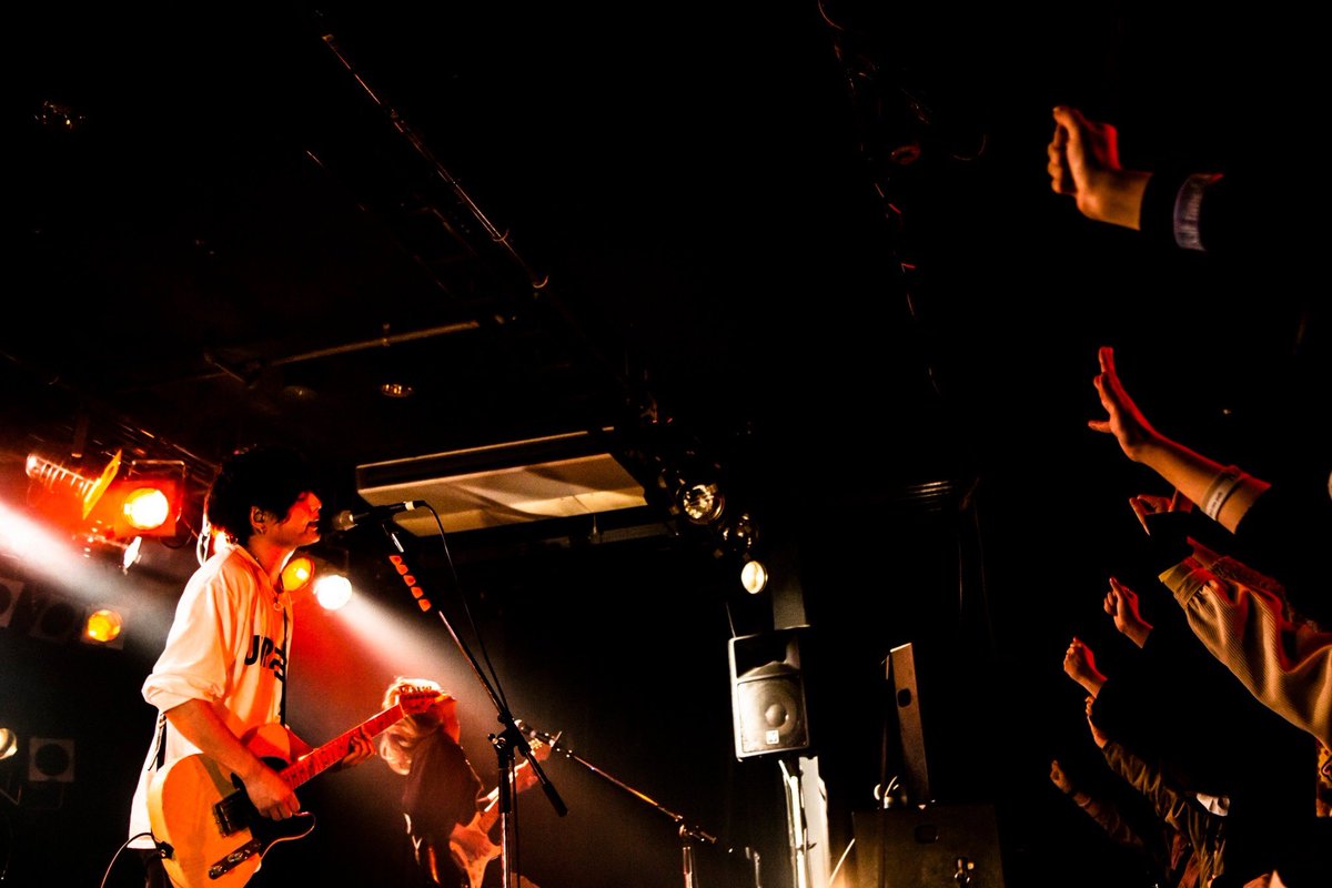 masaharuhto's tweet photo. ロックバンドらしくライブハウスで今年を締めくくる。
2021生き抜いた全ての人。僕ら一人一人がドラマだゼ。
来年もよろしくお願いします。 https://t.co/tCFIT0aElO