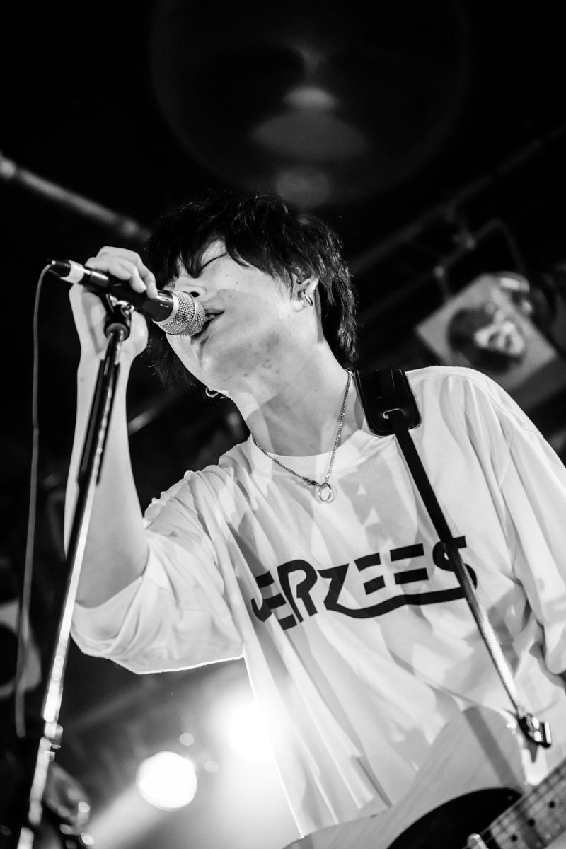 masaharuhto's tweet photo. ロックバンドらしくライブハウスで今年を締めくくる。
2021生き抜いた全ての人。僕ら一人一人がドラマだゼ。
来年もよろしくお願いします。 https://t.co/tCFIT0aElO
