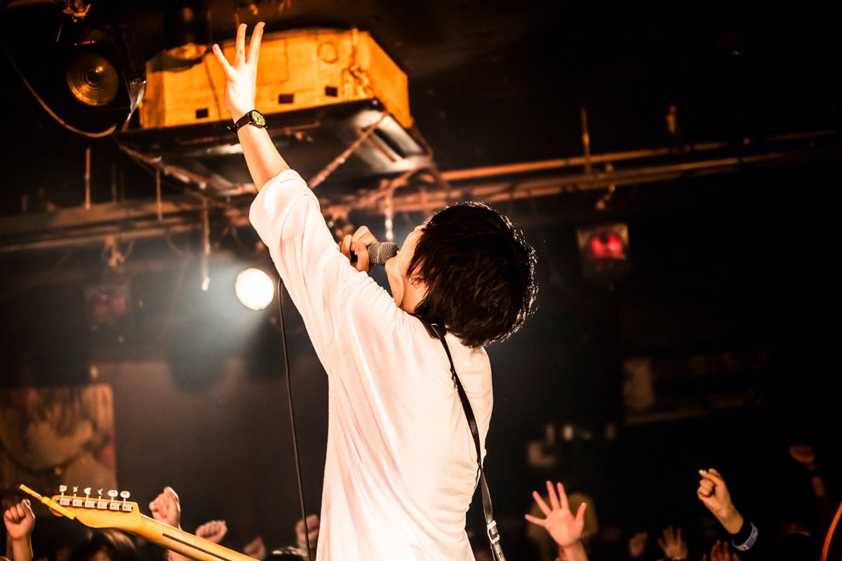 masaharuhto's tweet photo. ロックバンドらしくライブハウスで今年を締めくくる。
2021生き抜いた全ての人。僕ら一人一人がドラマだゼ。
来年もよろしくお願いします。 https://t.co/tCFIT0aElO