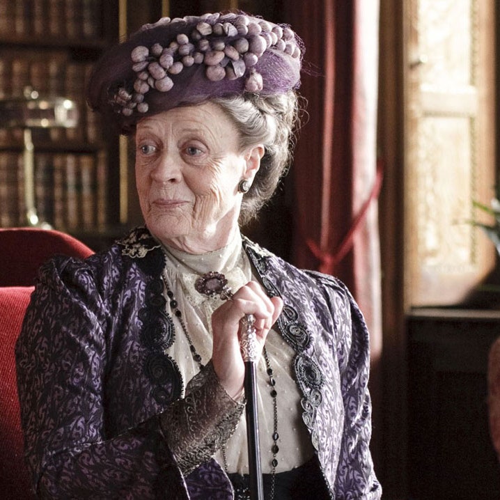 Oh mince! J\ai failli oublier! !!
Un très bel anniversaire à la charmante Maggie Smith ! 
Happy birthday Milady   