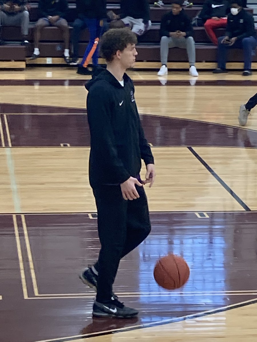 BpurpledoG's tweet photo. We are onsite for the three point shot contest at the Poplar Bluff tournament.  Rep’g us today are Sr Sawyer Keith and Sr Landon Glasper.
On this exact date in 2017, our own Collin Cooper went 11-15 in the final round to take the title. #Purple2PB2021
#Purple https://t.co/lSVlRO4xnV