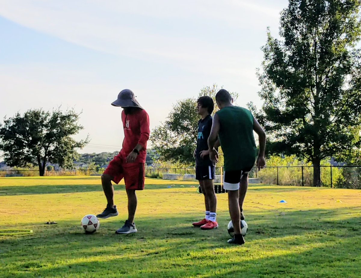 CadenMorrisGK's tweet photo. Best coaches/trainers in my life...thank you for always pushing me to be the BEST! ⚽️🙏🔥
#CoachIgor    #CoachSean #CoachGaryTucker https://t.co/jv3PCBeUzk